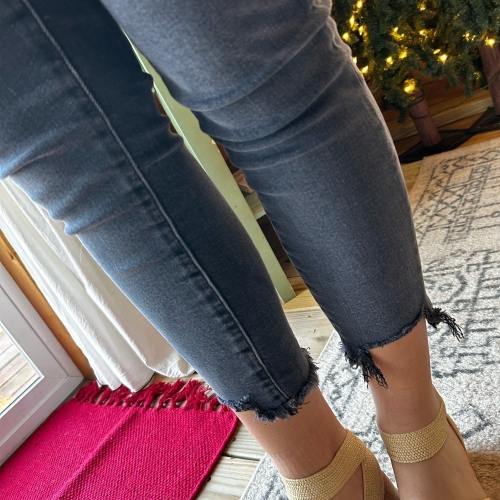American eagle dark gray/blue women jeans, size 8 short, pre loved, stretch - Picture 2 of 11